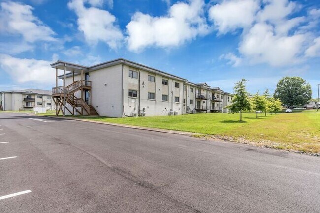 Building Photo - 2 Bedroom Unit was recently renovated.  Live walking distance from the downtown square or steps f...