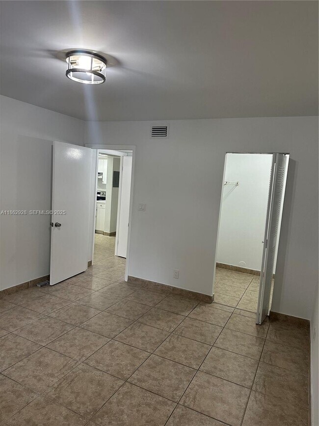 Building Photo - 8100 Geneva Ct