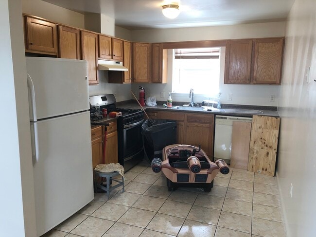 Kitchen - 76 Port Ave