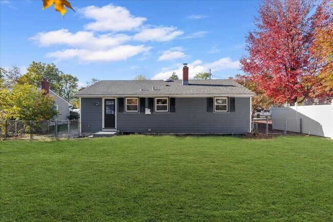 Foto del edificio - 128 E Military Dr