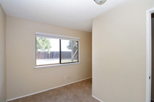 Building Photo - 897 Elmridge Way