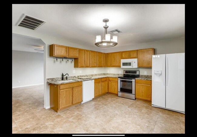 Building Photo - 608 Sherry Dr