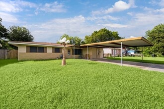Building Photo - 5618 Sweetbriar St