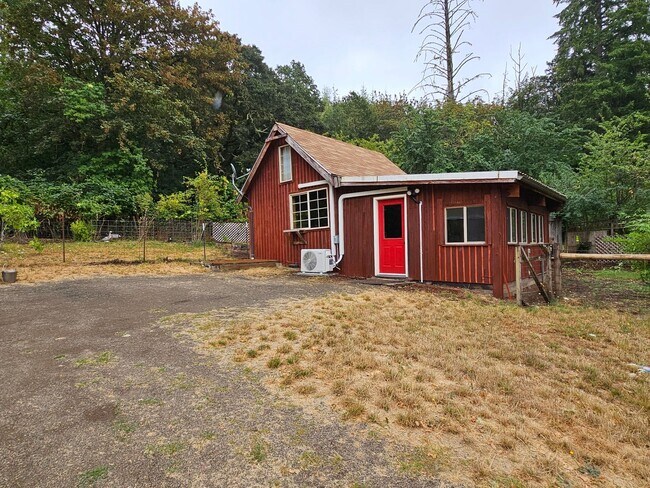 Building Photo - Lovely cabin on shared rural property.