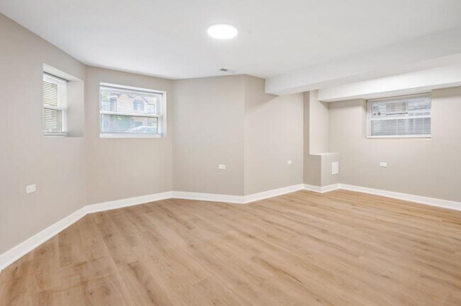 Foto del edificio - 2 bedroom in Chicago IL 60657