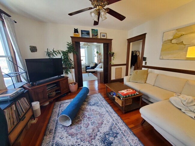 Foto del edificio - 250 Belgrade Ave