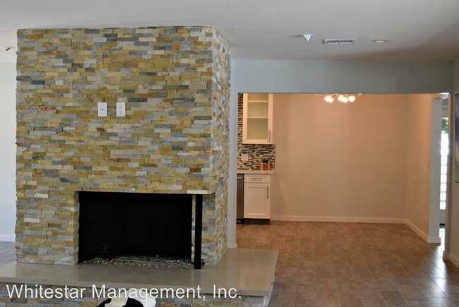 Building Photo - 301 W Overlook Rd