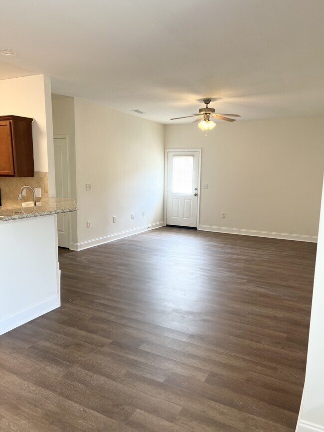 Foto del edificio - 43225 Creek Cir