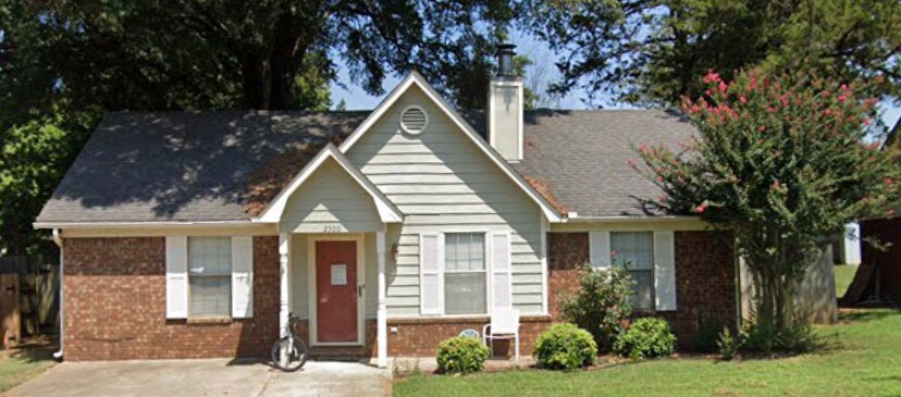 Primary Photo - 2300 Tyler St