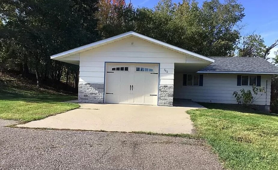 Foto principal - 602 5th St S