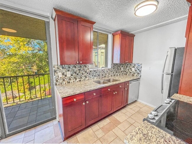 Building Photo - 1Bd/1Ba Kirkland Condo