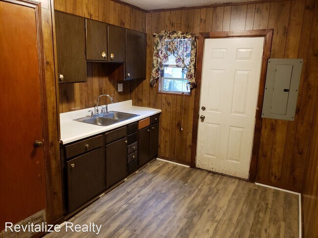 Building Photo - 2 br, 1 bath House - 319 W. Main St