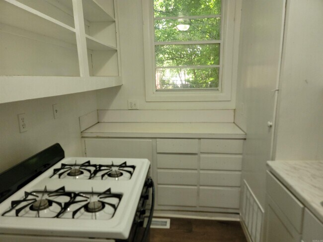 Foto del edificio - 408 W 9th St