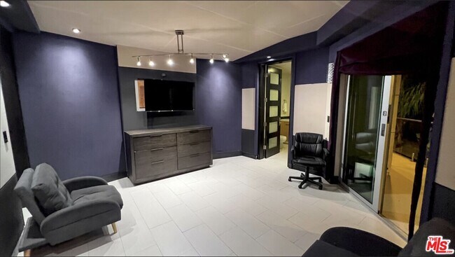 Foto del edificio - 6425 Weidlake Dr