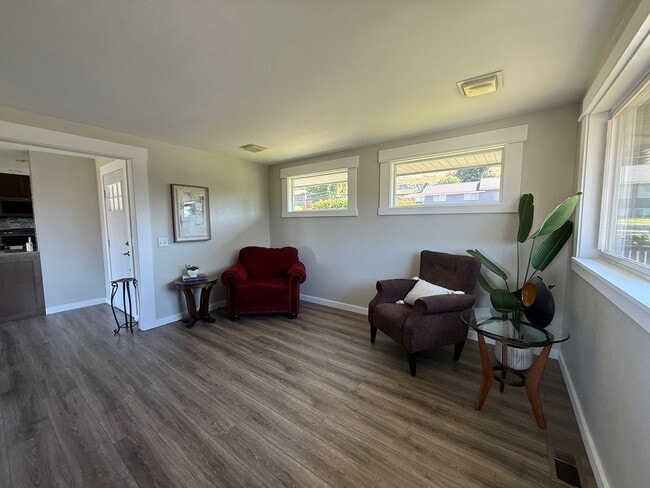 Building Photo - Now renting 3 bedroom House
