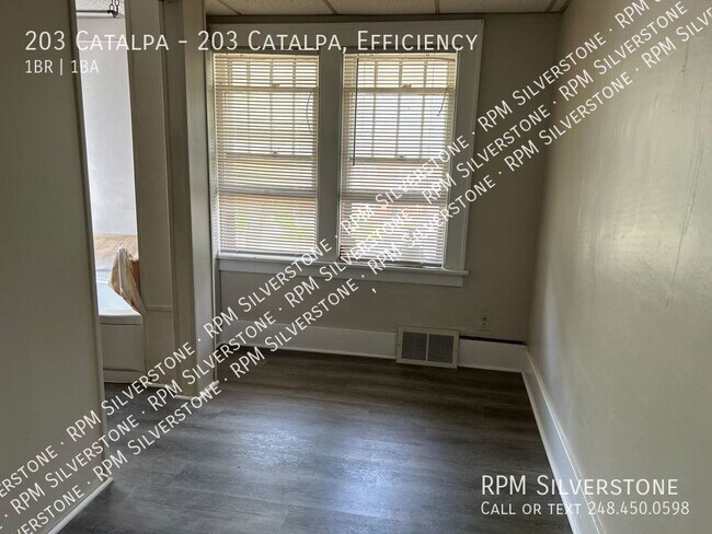 Building Photo - Spacious 1 Bedroom