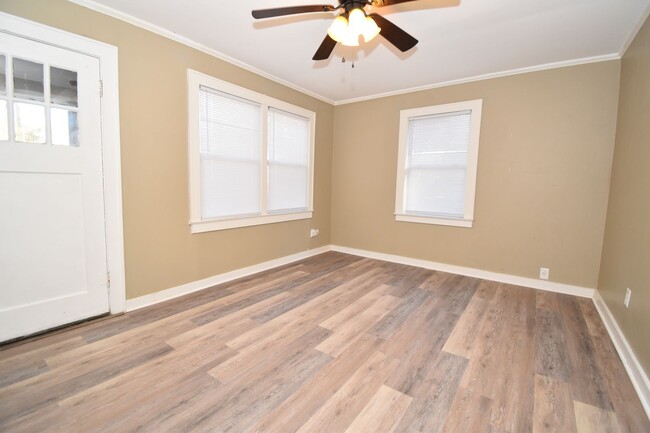 Building Photo - Updated 2 Bedroom Minutes from LA Tech