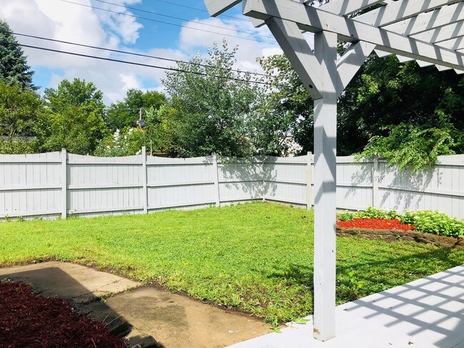 Building Photo - 1006 Kingsley Dr