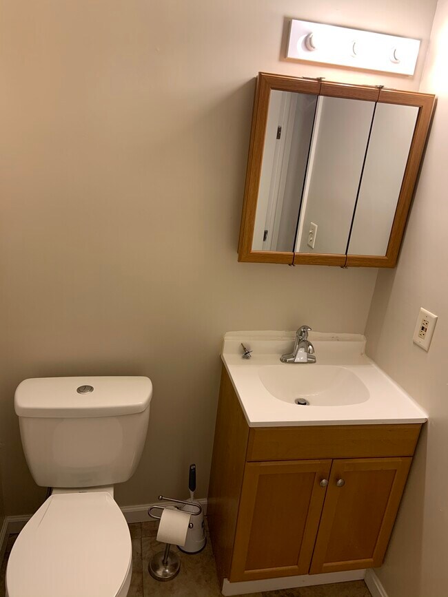 Full bathroom - 20 S Paul Laurence Dunbar St