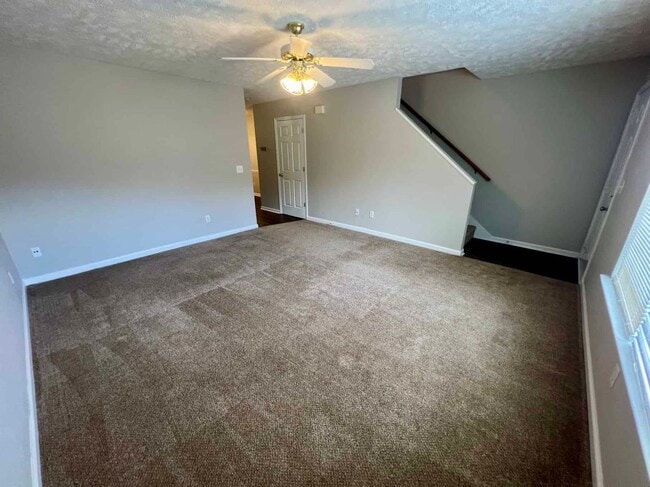 Building Photo - 2 Bed, 2.5 Bath *End Unit* Townhome By MTSU