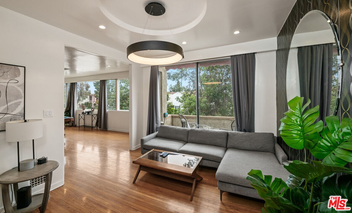 Foto principal - 6255 W Olympic Blvd