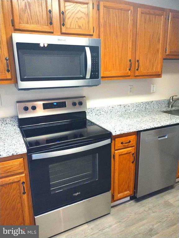 Building Photo - 45240 Woodstown Way