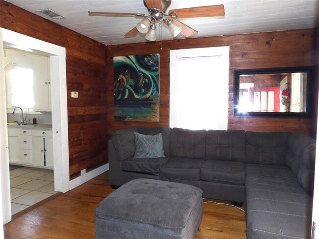 Foto del edificio - 459 E Commerce St