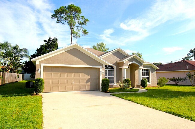 Building Photo - Spacious 4 Bed 2 Bath 2 Car Grg Home for R...