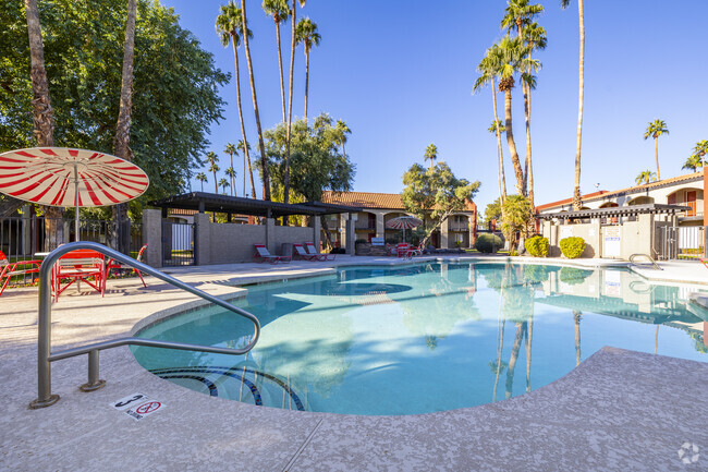 Sparkling, Resort-Style Pool - Grandes Cortes