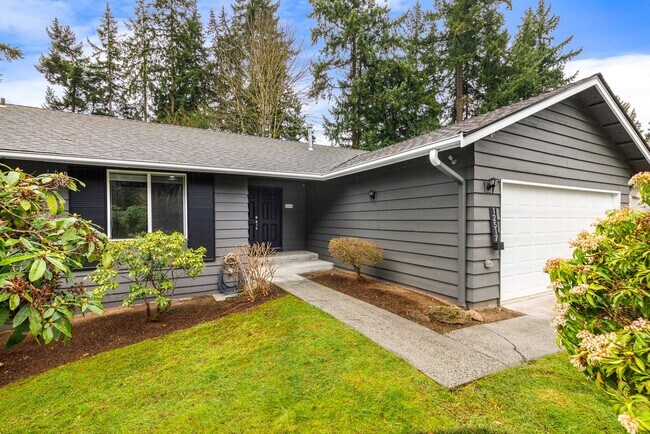 Building Photo - Kirkland 4 Bedroom 2 Bath FULLY RENOVATED ...