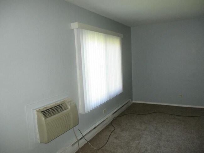 Foto del edificio - 2 bedroom in Zion IL 60099