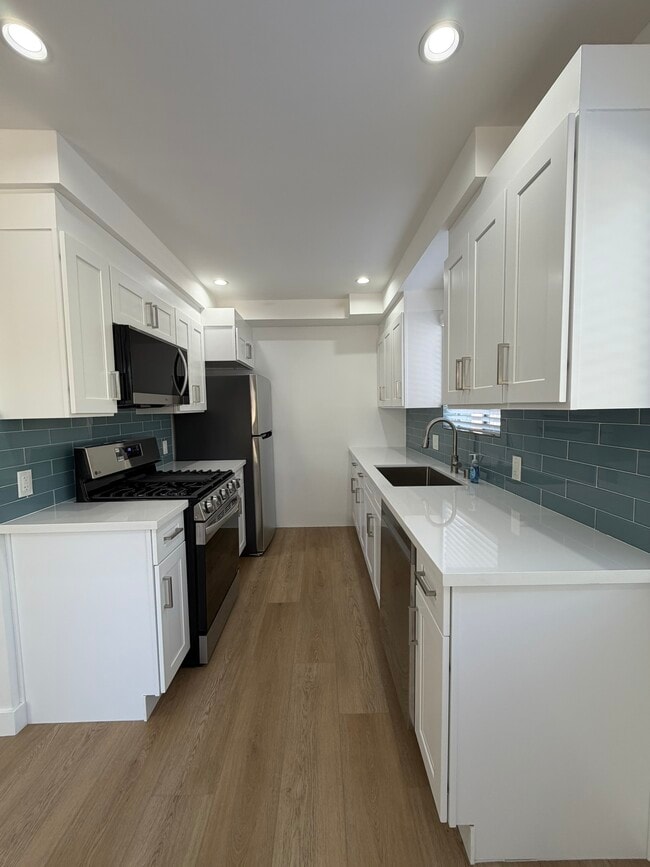 Building Photo - 2336 34th St