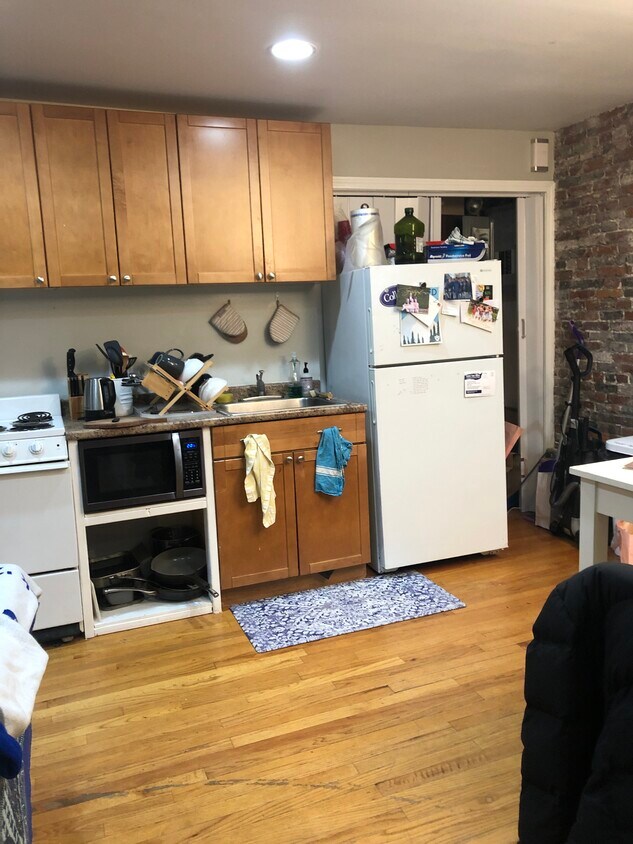 Primary Photo - 51 Anderson St