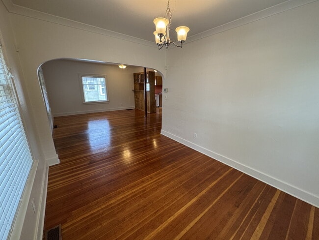 Foto del edificio - 3 Bedroom Home in Sellwood/Moreland.- Grea...