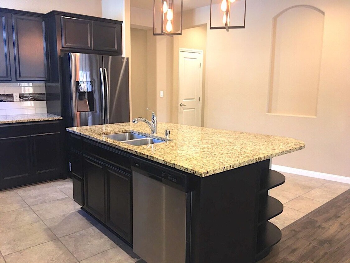 Primary Photo - Sparks 3 Bedroom, 3 Bath Single Story - Ne...