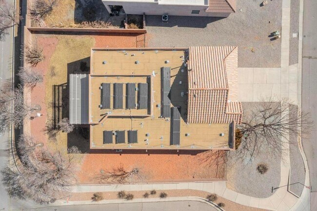 Building Photo - 2201 Via Sonata Rd SE