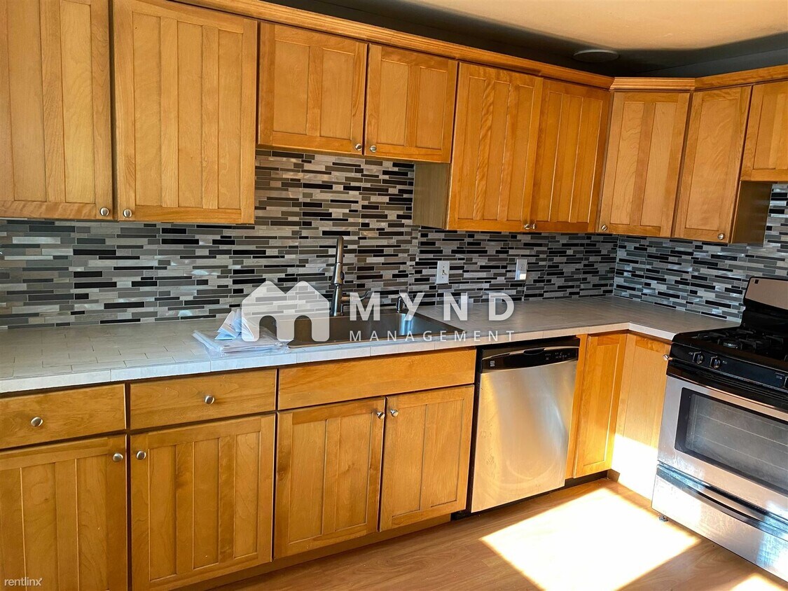 Building Photo - 5 br, 2 bath House - 2015 Downing Dr