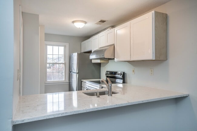 Building Photo - 34 Pebble Ct
