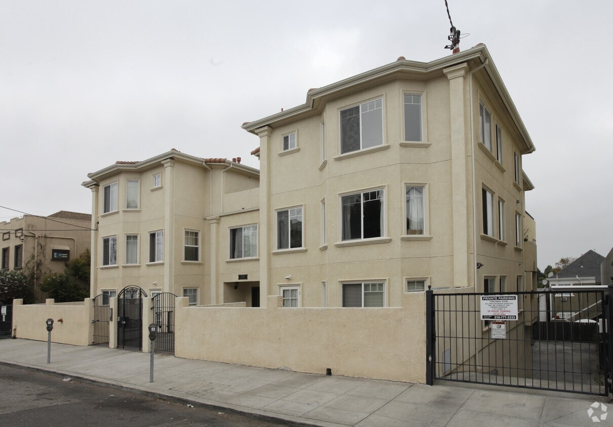 Primary Photo - 2933 McClure St