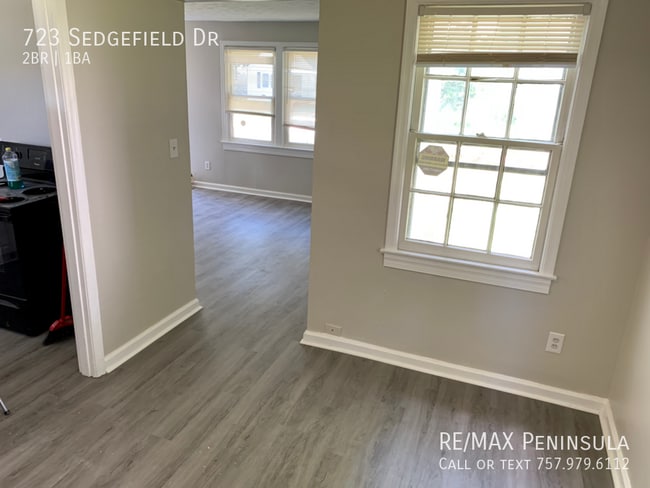 Building Photo - 723 Sedgefield Dr