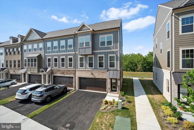 Building Photo - 1051 Venifena Terrace SE