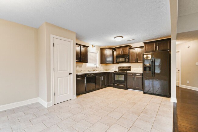 Foto del edificio - Pet Friendly Three Bedroom!