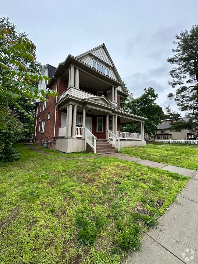Building Photo - 483 Edgewood St
