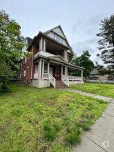Building Photo - 483 Edgewood St