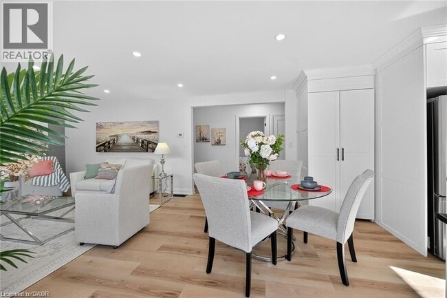 Building Photo - 175 E 45th St