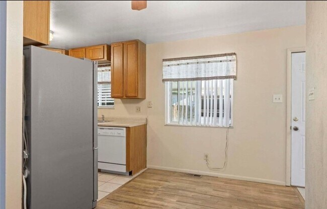 Building Photo - Spacious House for rent in Denver