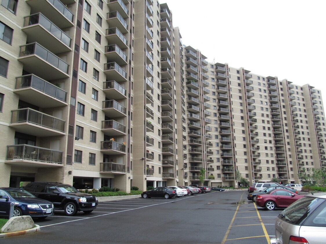 LIKE LIVING IN A LUXURY RESORT ALL YEAR ROUND - LIKE LIVING IN A LUXURY RESORT ALL YEAR ROUND