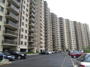 Building Photo - 203 Yoakum Pkwy