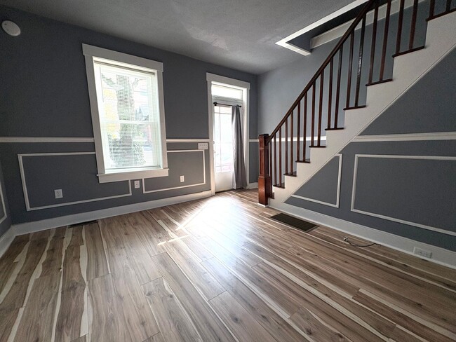 Building Photo - 2 Bedroom 1 Bathroom in Lancaster!