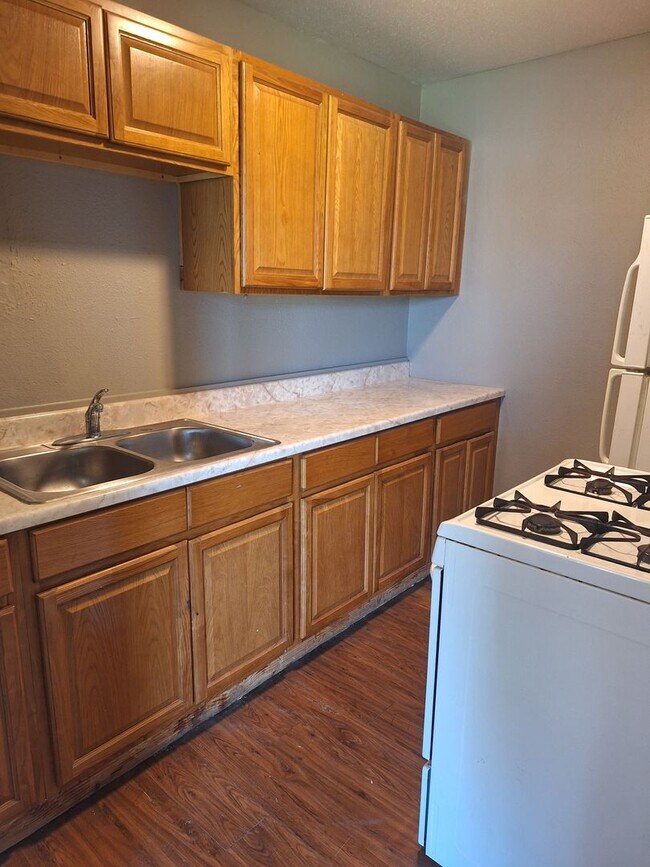 Foto del edificio - 2x1 Less Than $933 Big Yard, Pets OK